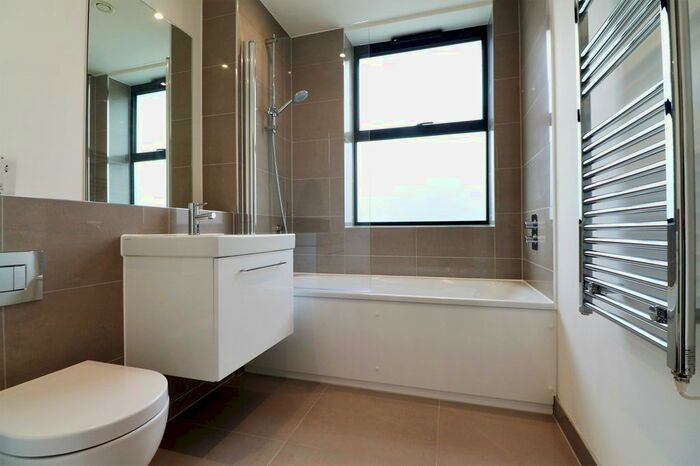 1 Bedroom Flat To Rent In - Homesdale Road, Bromley, Kent, BR2