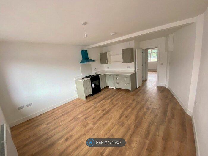 3 Bedroom Flat To Rent In Cecil Park Rd, Pinner, HA5