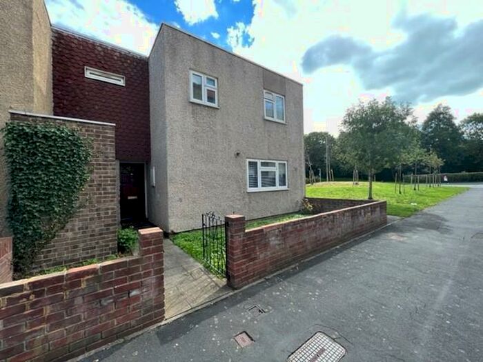 4 Bedroom End Of Terrace House To Rent In Longs Walk, Portsmouth, PO1