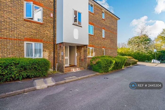 2 Bedroom Flat To Rent In Granville Place, Pinner, HA5