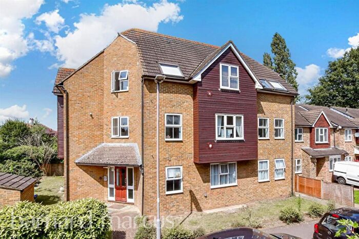 2 Bedroom Flat For Sale In Sandy Lane North, Wallington, SM6