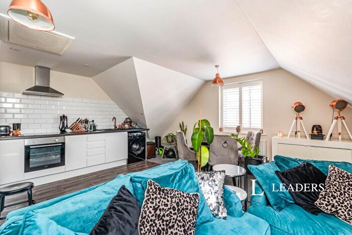 1 Bedroom Apartment To Rent In Crown Mews, Crown Street, SO15