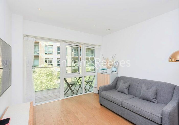 1 Bedroom Flat To Rent In Longfield Avenue, Ealing, W5
