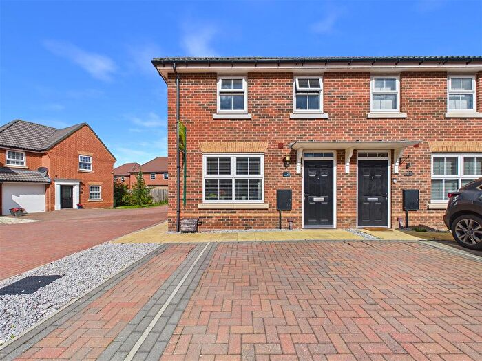3 Bedroom Semi-detached House For Sale In Waudby Close, Hessle, HU13