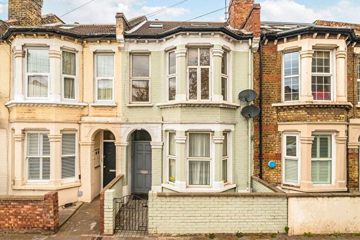3 Bedroom Flat For Sale In Townmead Road, Fulham, SW6
