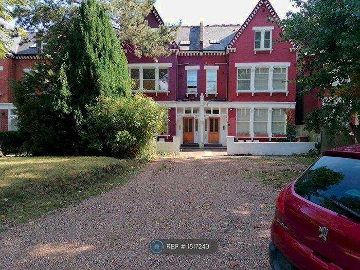 2 Bedroom Flat To Rent In Raleigh Gardens, London, SW2