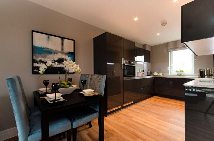 2 Bedroom Flat To Rent In Greenside Road, Ravenscourt Park, London, W12