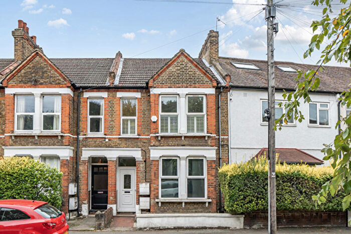 2 Bedroom Apartment For Sale In Leahurst Road, Hither Green, SE13