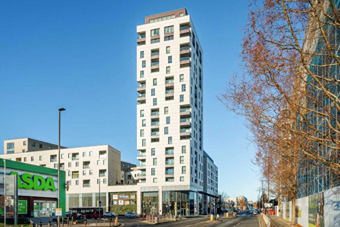 3 Bedroom Flat For Sale In Capitol Way, London, NW9
