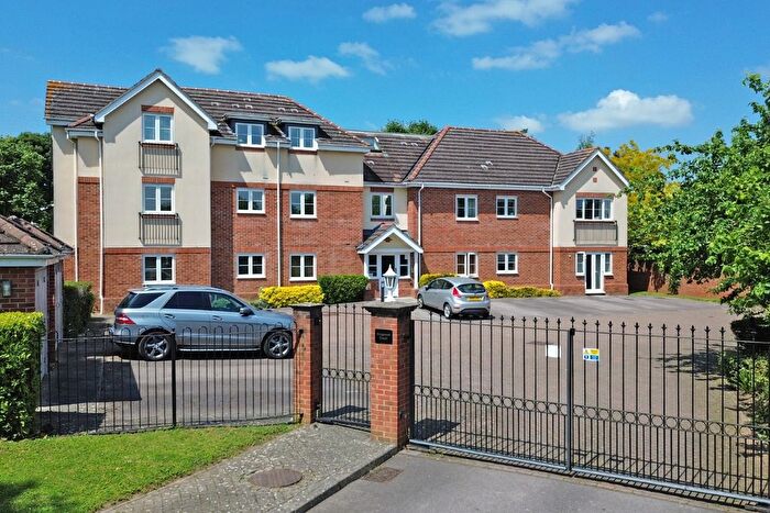 2 Bedroom Flat For Sale In Kingsoak Court, Cox Green Lane, Maidenhead, Berkshire, SL6