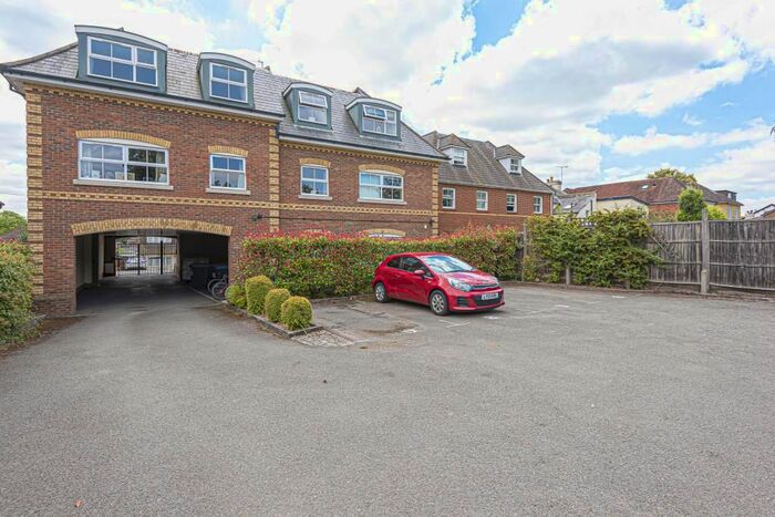 2 Bedroom Flat To Rent In Englefield Green, Surrey, TW20