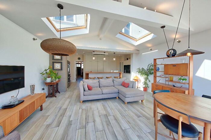 4 Bedroom Semi-Detached House To Rent In Arundel Avenue, Morden, SM4