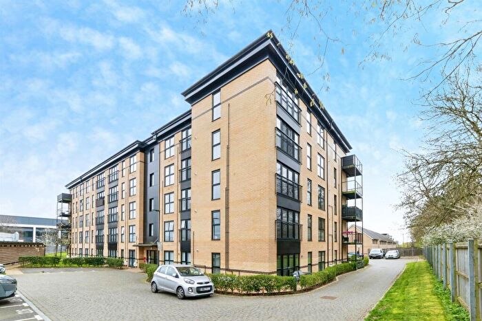 2 Bedroom Apartment For Sale In Giles Crescent, Stevenage, SG1