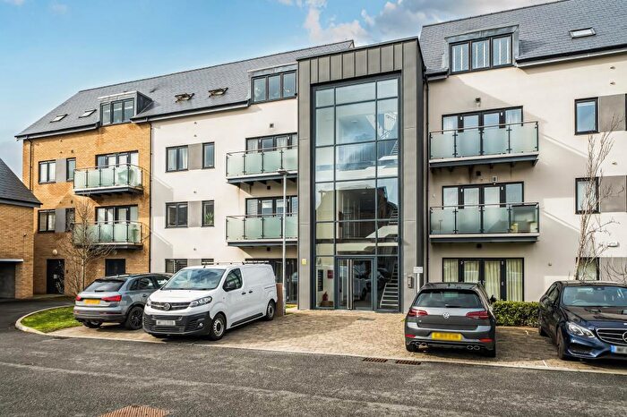 2 Bedroom Flat For Sale In Ruston Close, Reading, Berkshire, RG2