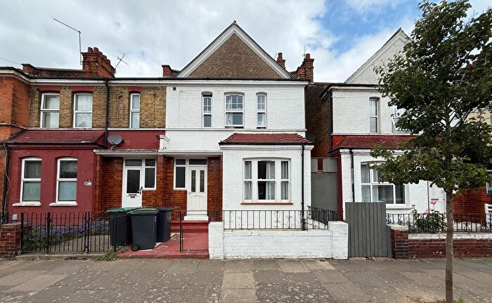 4 Bedroom End Of Terrace House To Rent In Hewitt Avenue, London, N22