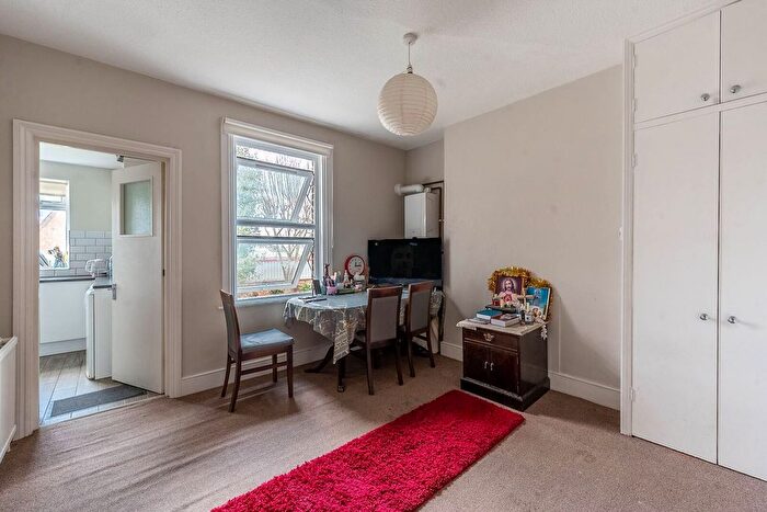 2 Bedroom Flat For Sale In Rosslyn Crescent, Harrow On The Hill, Harrow, HA1