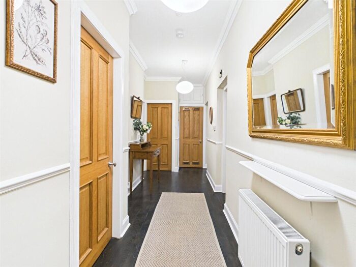 3 Bedroom Apartment To Rent In Dean Street, Edinburgh, Midlothian, EH4