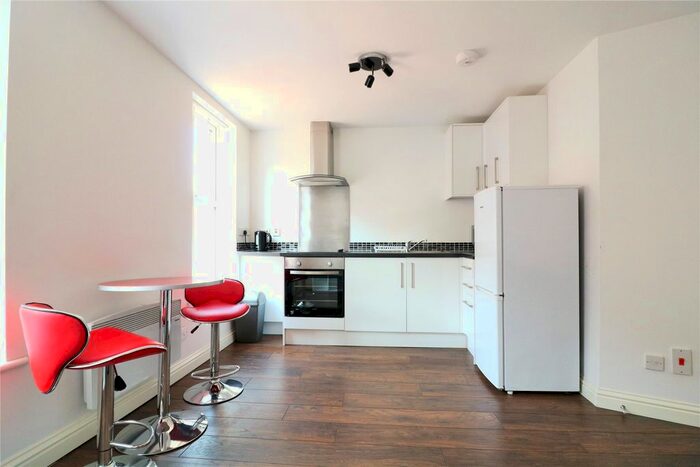 1 Bedroom Flat To Rent In Queen Street, Maidenhead, Berkshire, SL6