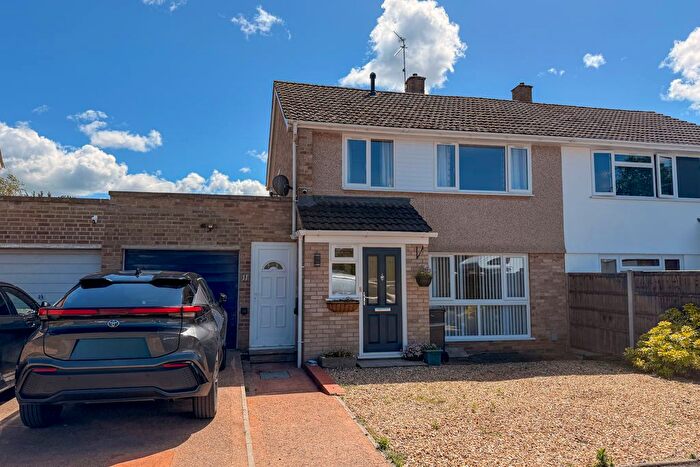 3 Bedroom Semi-Detached House For Sale In Southfield Close, Taunton, TA2
