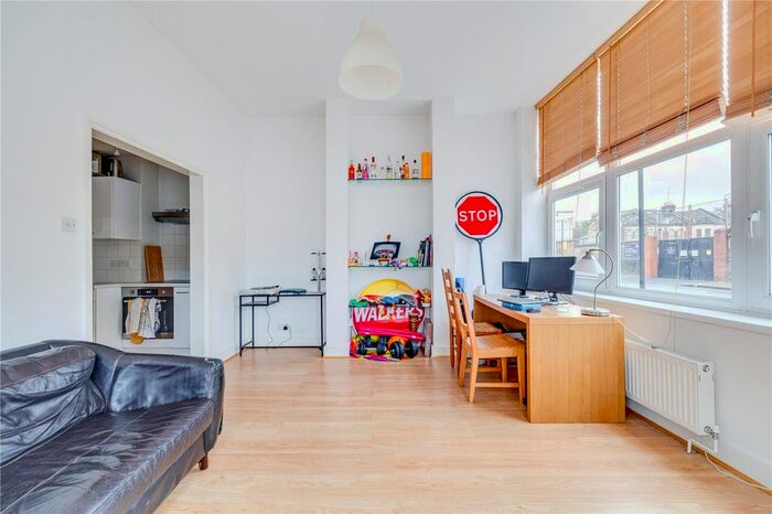 2 Bedroom Flat To Rent In Munster Road, London, SW6