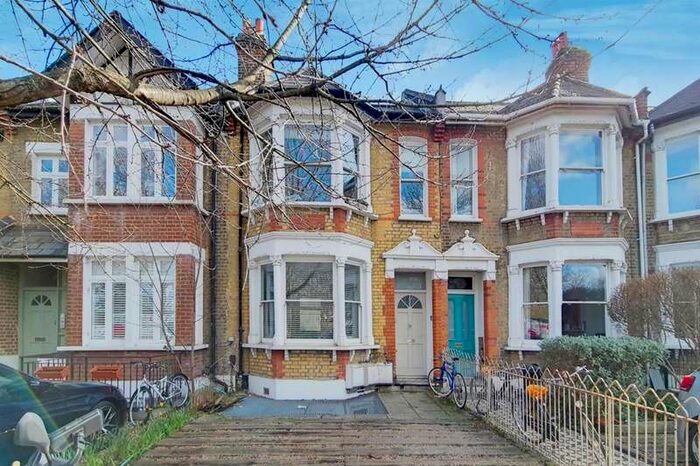 2 Bedroom Maisonette Flat To Rent In Windmill Road, Wandsworth, SW18