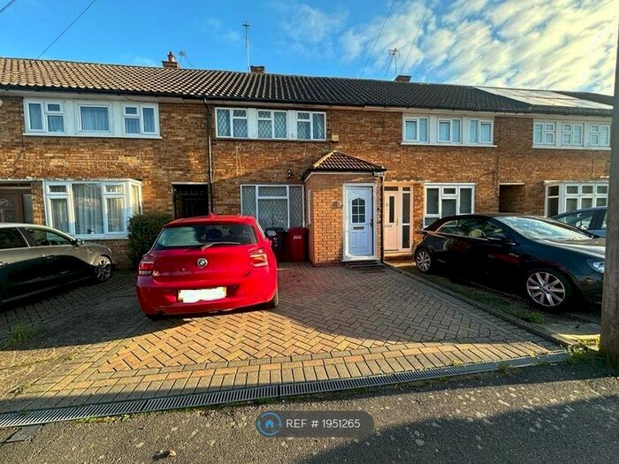 3 Bedroom Terraced House To Rent In Spencer Road, Slough, SL3