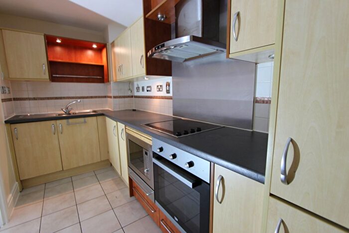 2 Bedroom Flat To Rent In Smugglers Way, London, SW18