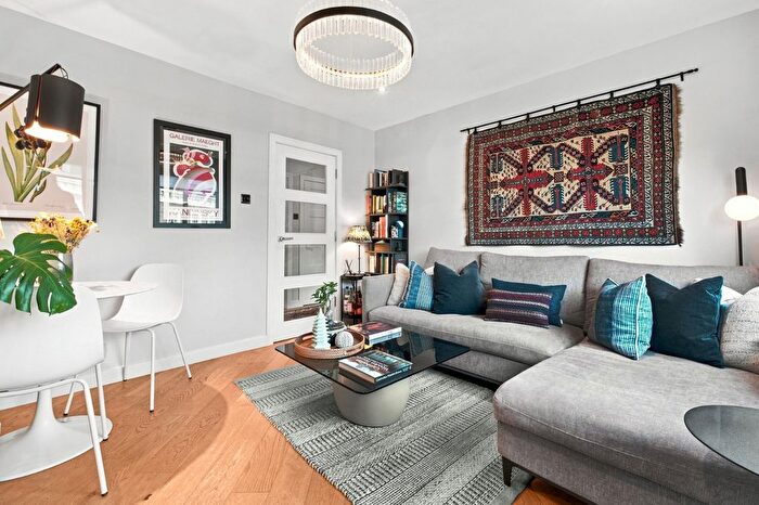 2 Bedroom Flat For Sale In Clarion House, Moreton Place, SW1V