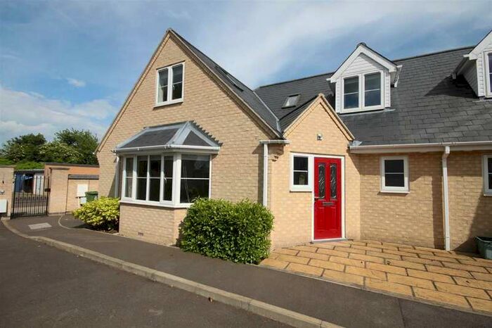 3 Bedroom Semi-Detached House To Rent In The Mews, Mortlock Avenue, Cambridge, CB4