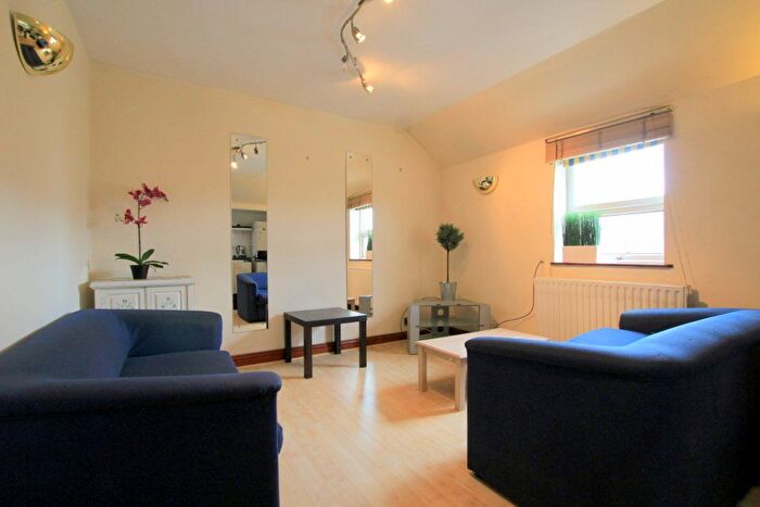 1 Bedroom Flat To Rent In Putney Bridge Road, London, SW18