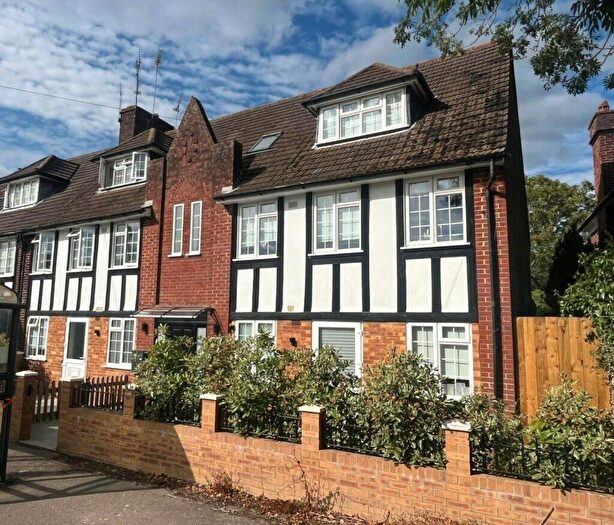 3 Bedroom Duplex To Rent In Bradmore Green, Brookmans Park, AL9