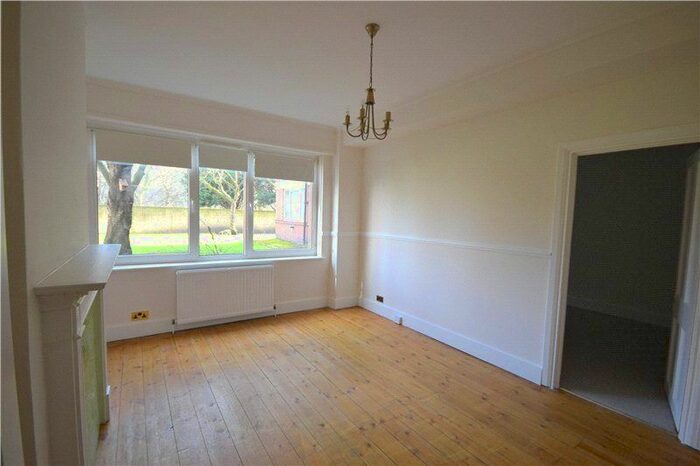 1 Bedroom Flat To Rent In Kirby Estate, Southwark Park Road, London, SE16