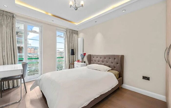 3 Bedroom Flat To Rent In Dorset House, Gloucester Place, London, NW1