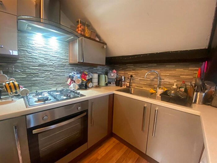 2 Bedroom Private Hall To Rent In A Castle Hill, Lancaster, LA1