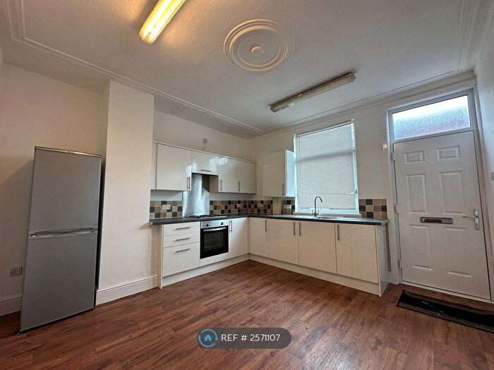 3 Bedroom Terraced House To Rent In Parkfield Road, Leeds, LS11