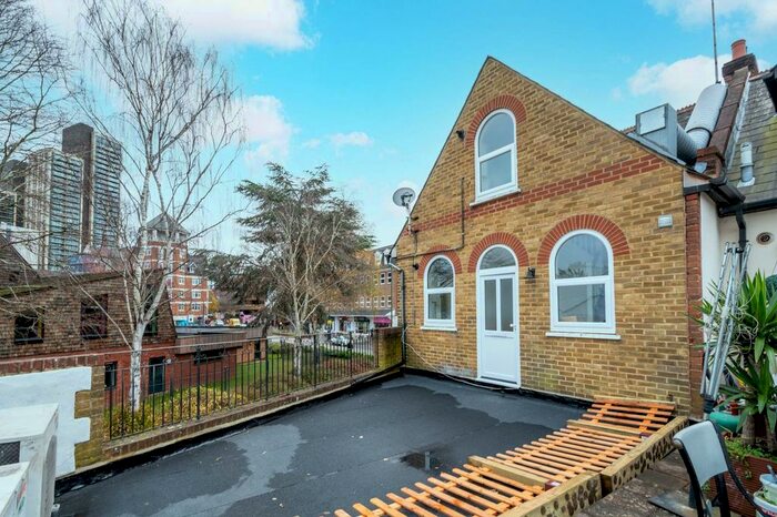 2 Bedroom Flat To Rent In Goldsworth Road, Woking, Woking, GU21