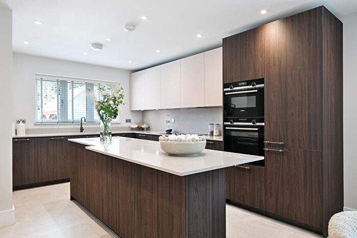 5 Bedroom Detached House For Sale In Huntersfield, Banstead, SM7