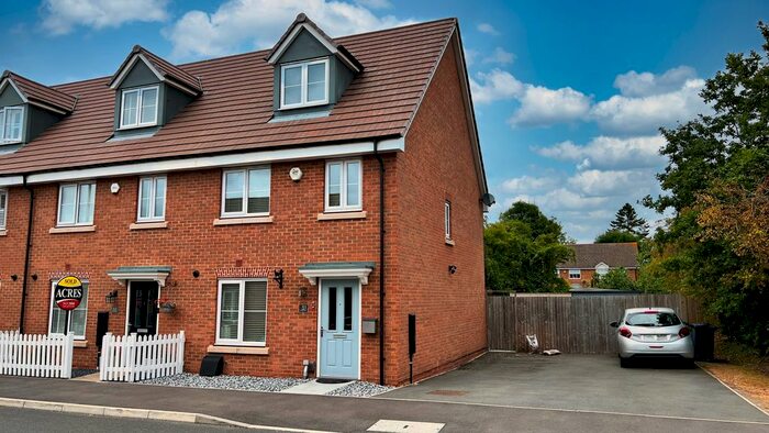 3 Bedroom Town House To Rent In Horsfall Drive, Sutton Coldfield, B76