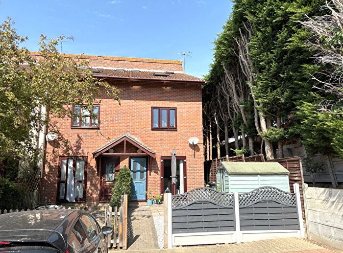 2 Bedroom End Of Terrace House For Sale In Heriot Way, Great Totham, CM9