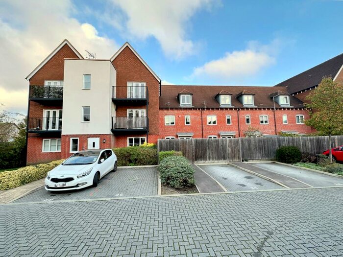 2 Bedroom Apartment To Rent In Outfield Crescent, Wokingham, RG40