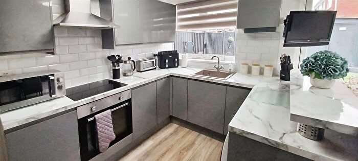 2 Bedroom End Of Terrace House For Sale In St. Pauls Close, Rochester, ME2