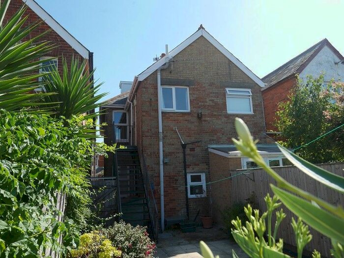 1 Bedroom Flat To Rent In Yarborough Road, East Cowes, Isle Of Wight., PO32