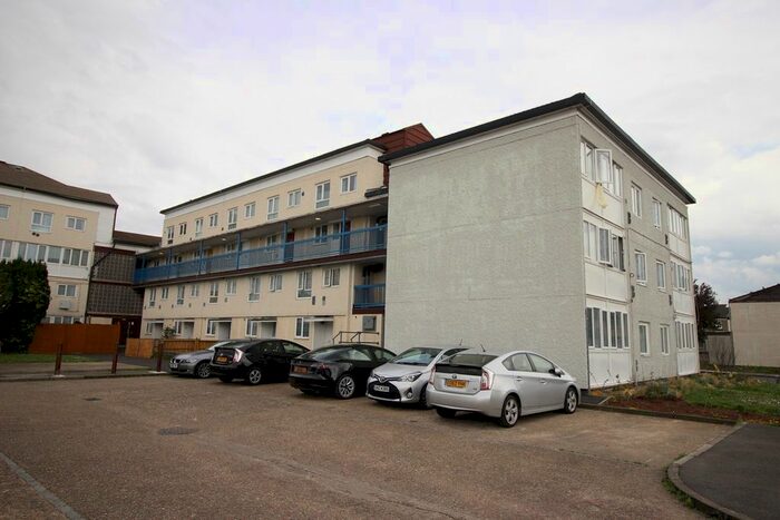 2 Bedroom Flat To Rent In Norman Crescent, Hounslow, TW5