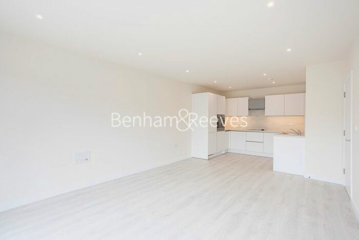 2 Bedroom Flat To Rent In Inglis Way, Hampstead, NW7