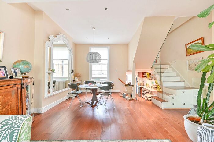 3 Bedroom Flat For Sale In Cornwall Crescent, Notting Hill, London, W11