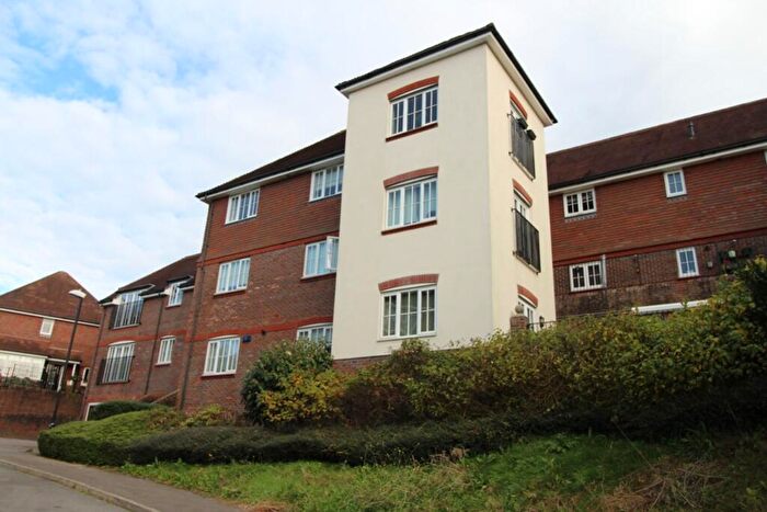 2 Bedroom Flat To Rent In Roundway, Haywards Heath, RH16