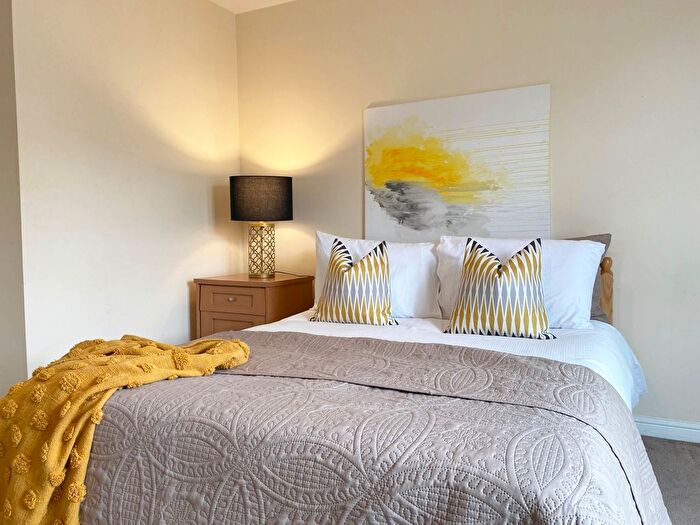5 Bedroom Flat To Rent In Dicksonfield, Edinburgh, EH7