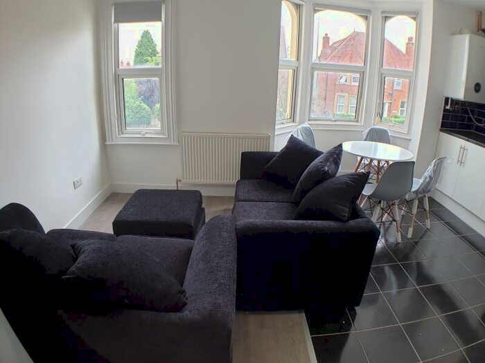 5 Bedroom Semi-Detached House To Rent In Iffley Road **Available In September **, OX4