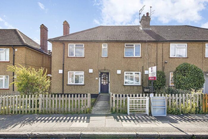 2 Bedroom Flat For Sale In Mosul Way, Bromley, BR2