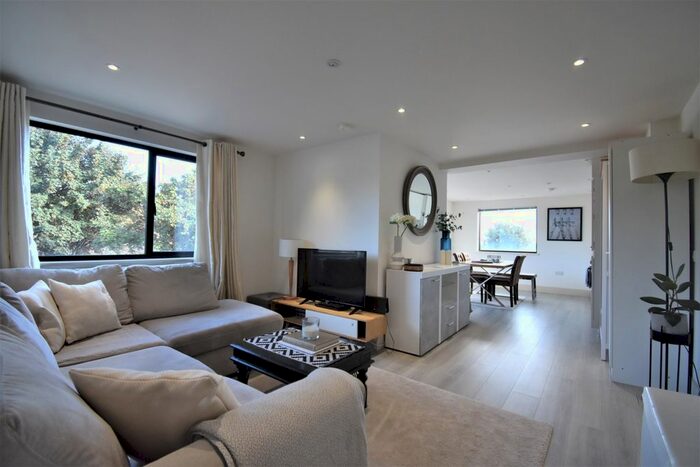 1 Bedroom Flat To Rent In Lingfield Crescent, London, SE9